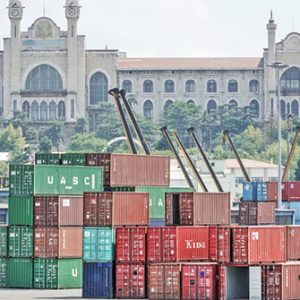 Container im Hafen bei Istanbul