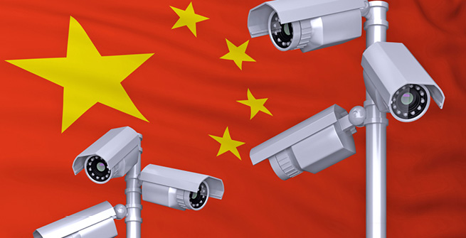 Kameras vor chinesischer Flagge