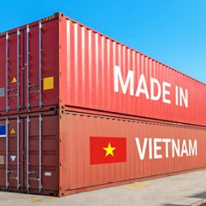 Container am Hafen mit „Made in Vietnam“