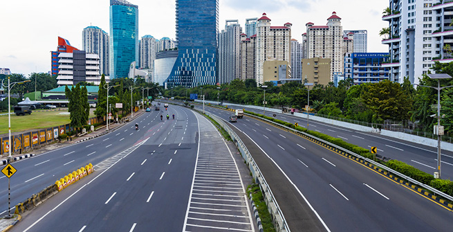 Leere Autobahn in Jakarta