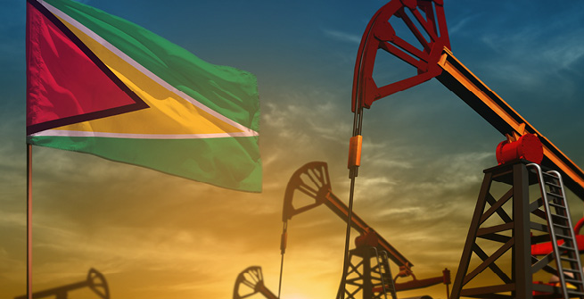 Ölpumpen mit Flagge Guyana