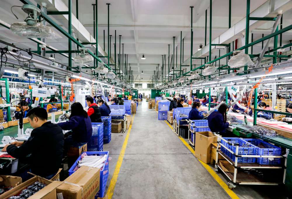 Arbeiter in einer Fabrik in China