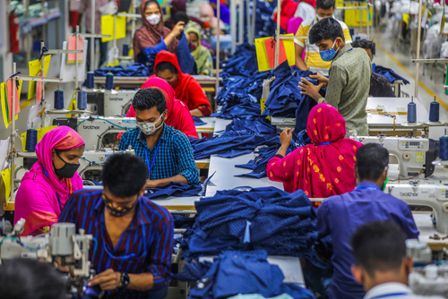 Arbeitskräfte einer Textilfabrik in Bangladesch