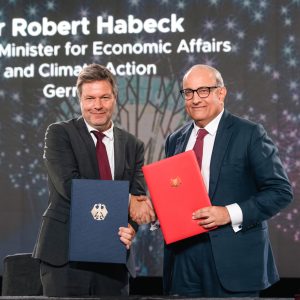 Deutschlands Wirtschaftsminister Robert Habeck und S. Iswaran, Handelsminister von Singapur.