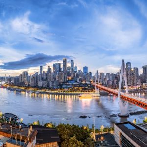 Blick auf Skyline und Fluss von Chongqing